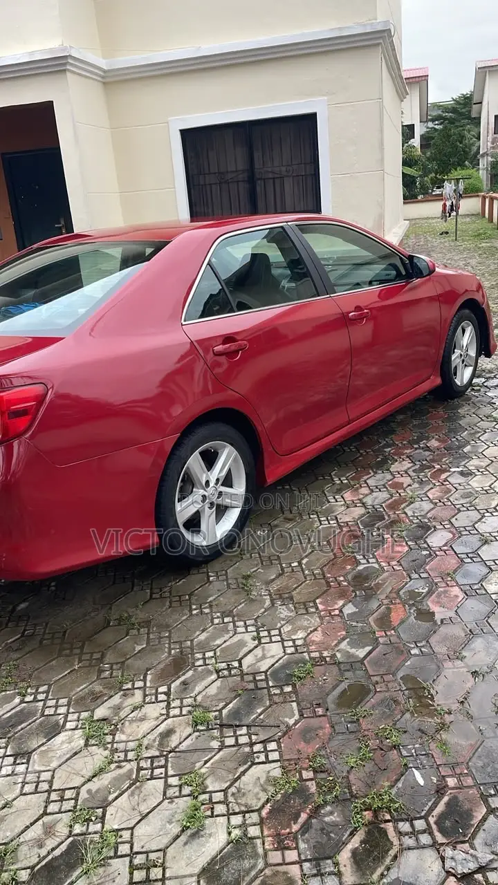 Toyota Camry SE 4dr Sedan (2.5L 4cyl 6A) 2013 Red