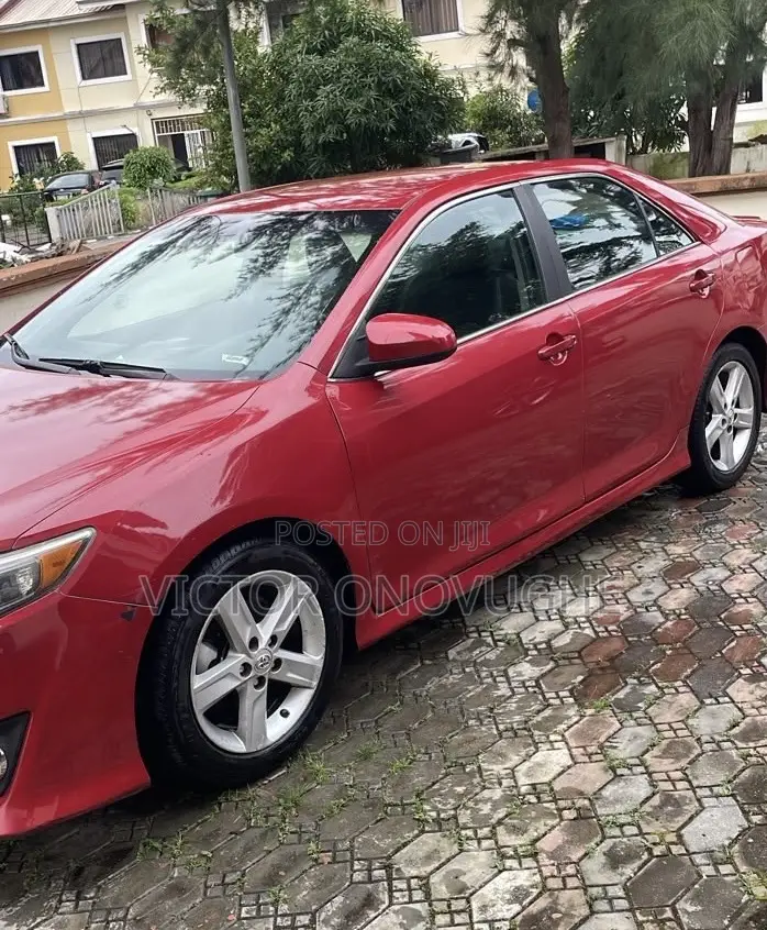 Toyota Camry SE 4dr Sedan (2.5L 4cyl 6A) 2013 Red