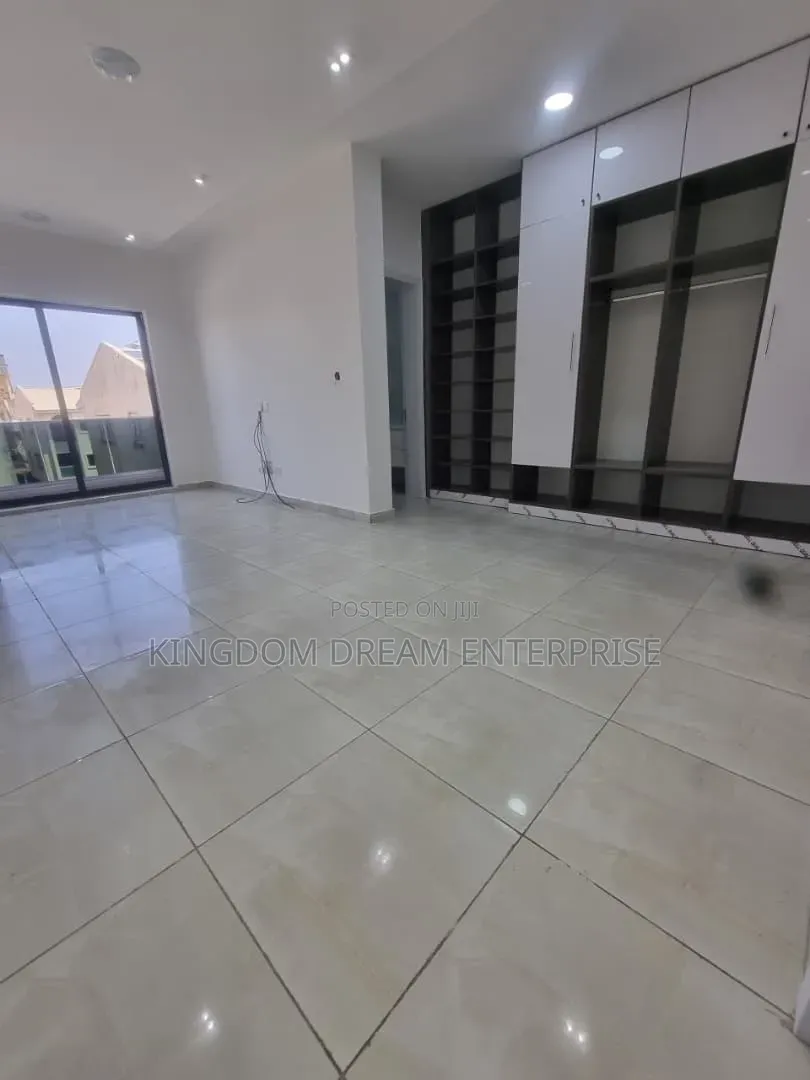 4bdrm Townhouse/Terrace in Oniru Victoria for sale