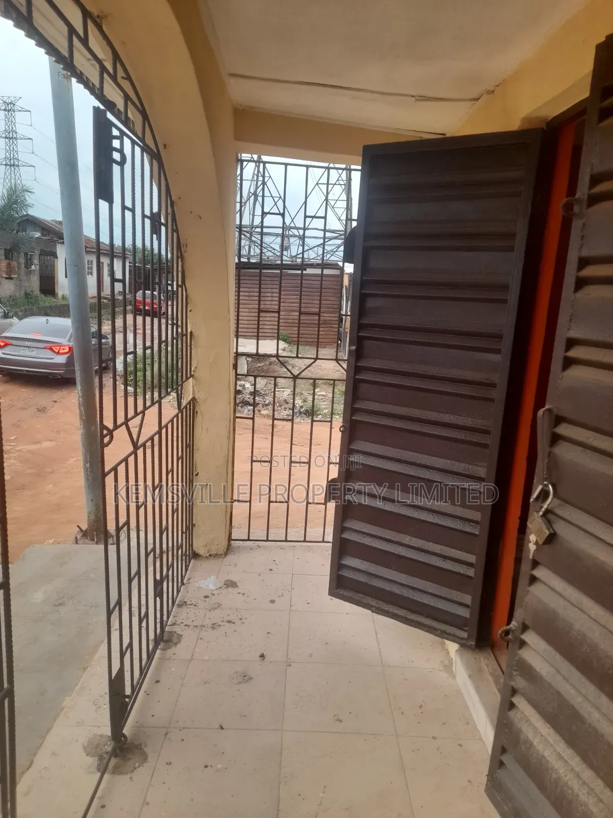 Big Shop With Bulglary for Rent