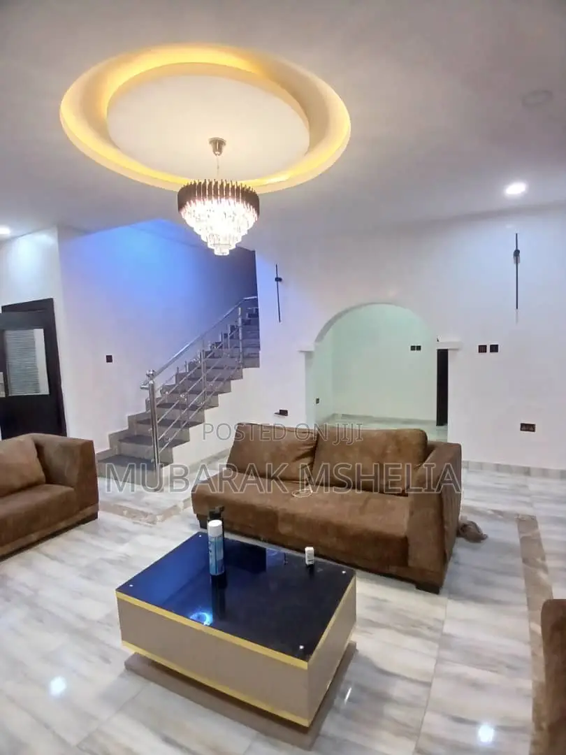 Furnished 3bdrm Duplex in Idu Industrial for sale