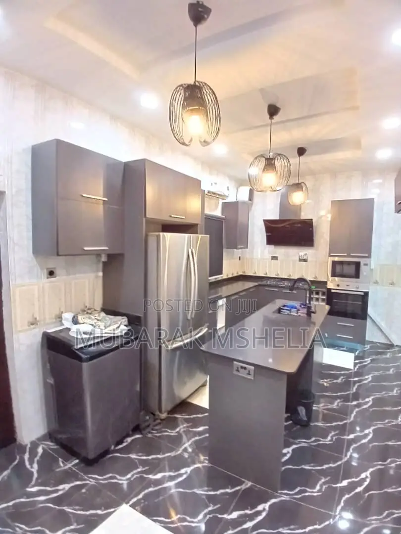 Furnished 3bdrm Duplex in Idu Industrial for sale
