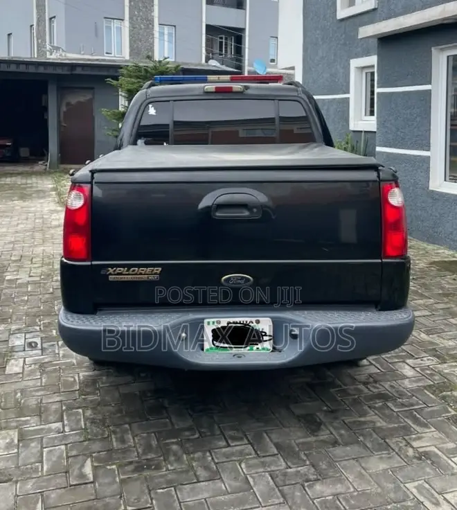Ford Sport Trac 2005 Black