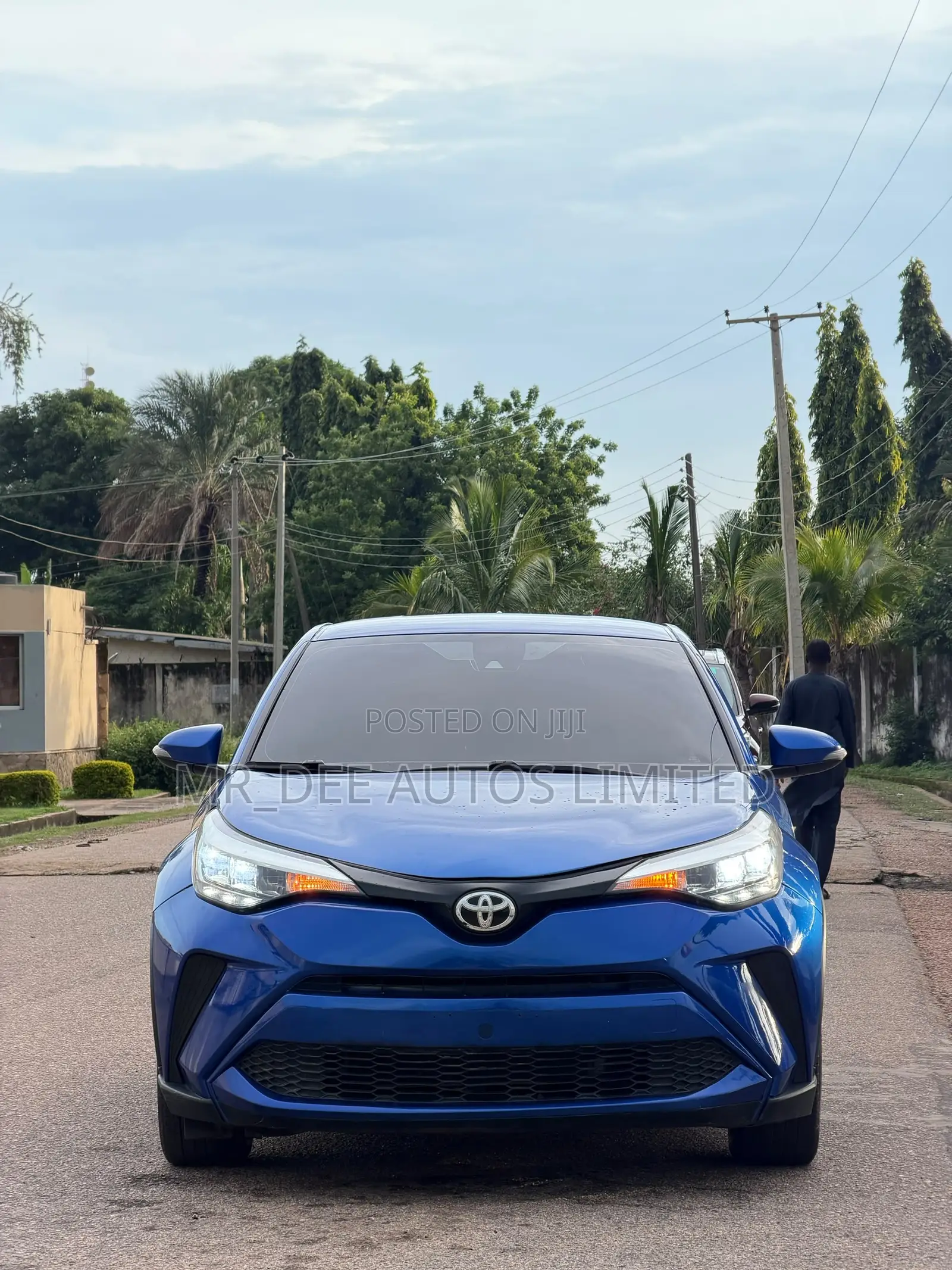 Toyota C-HR XLE FWD 2020 Blue