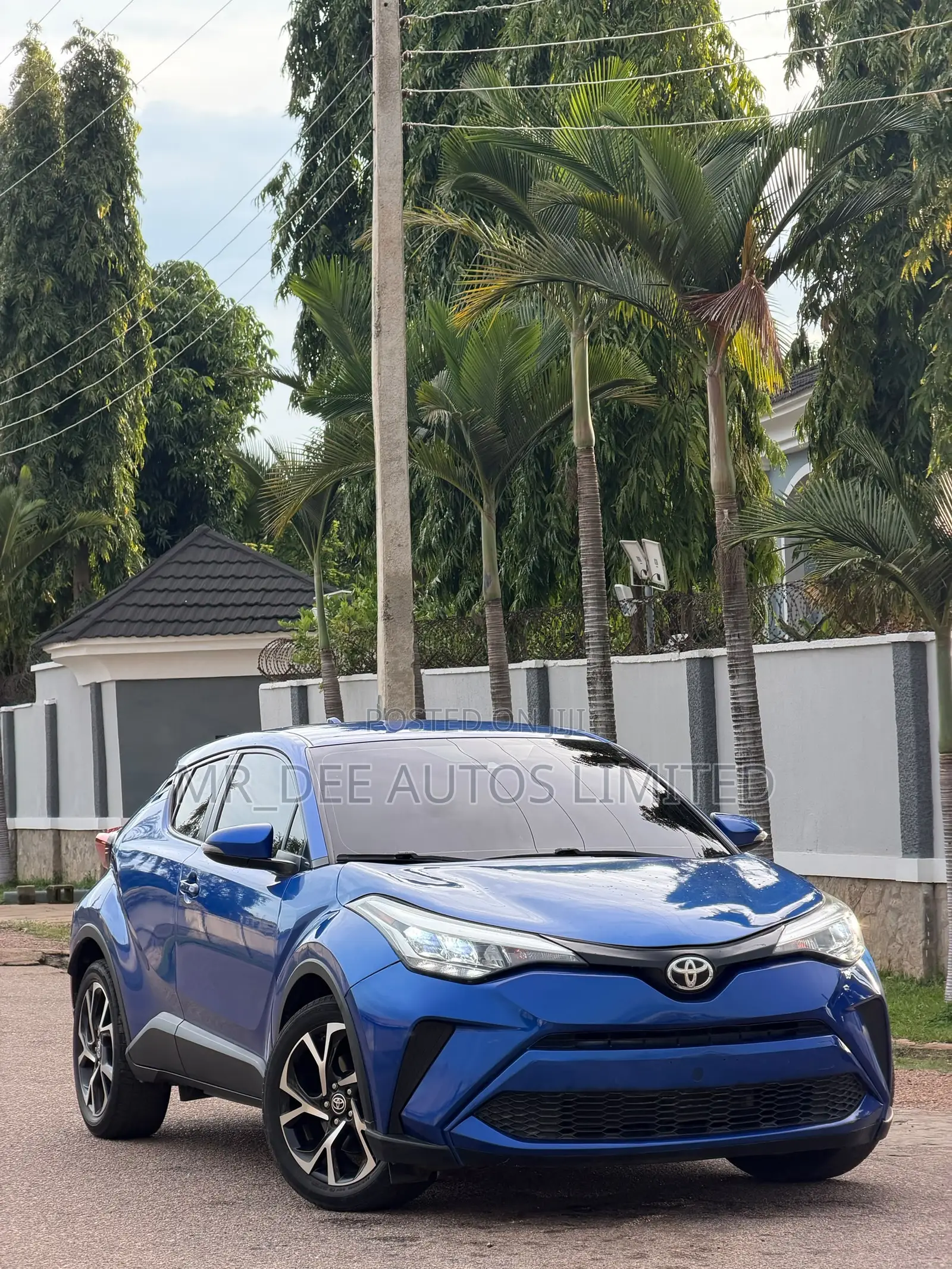 Toyota C-HR XLE FWD 2020 Blue