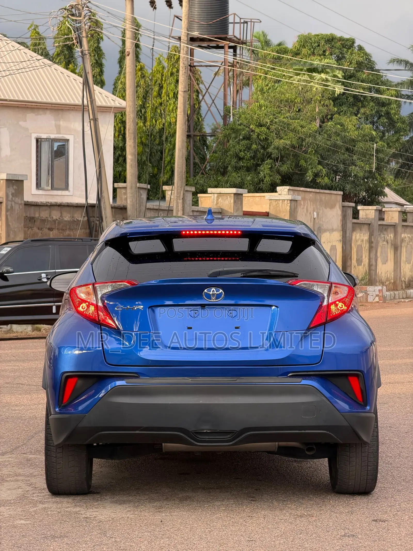 Toyota C-HR XLE FWD 2020 Blue