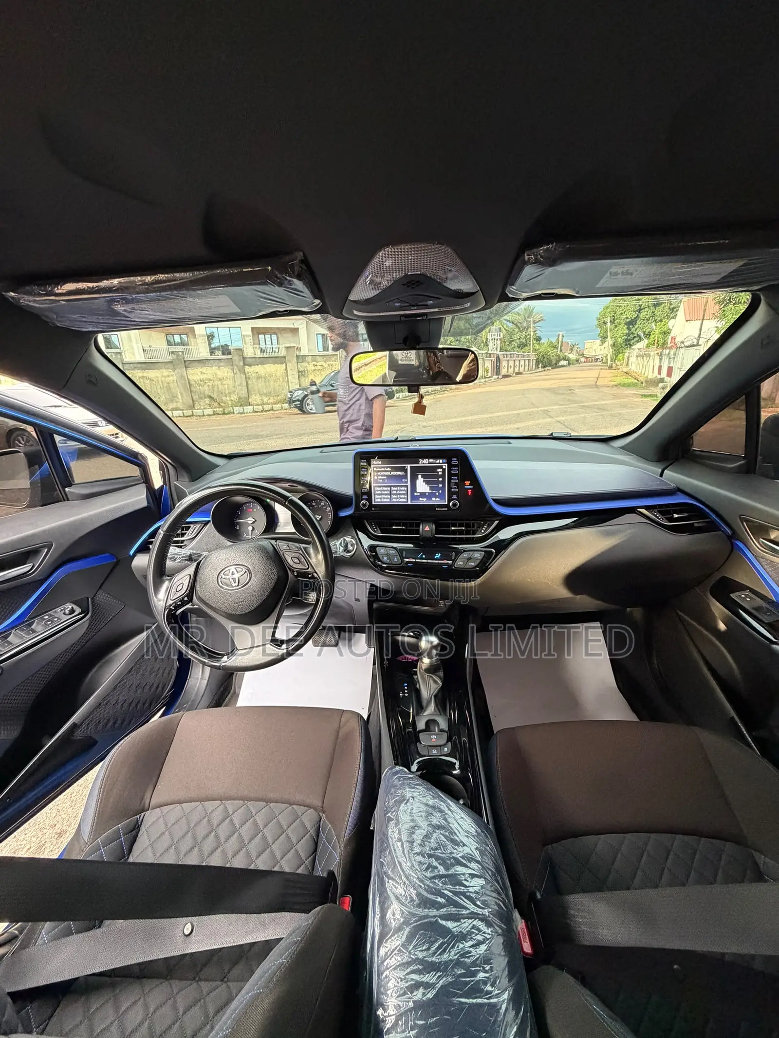 Toyota C-HR XLE FWD 2020 Blue