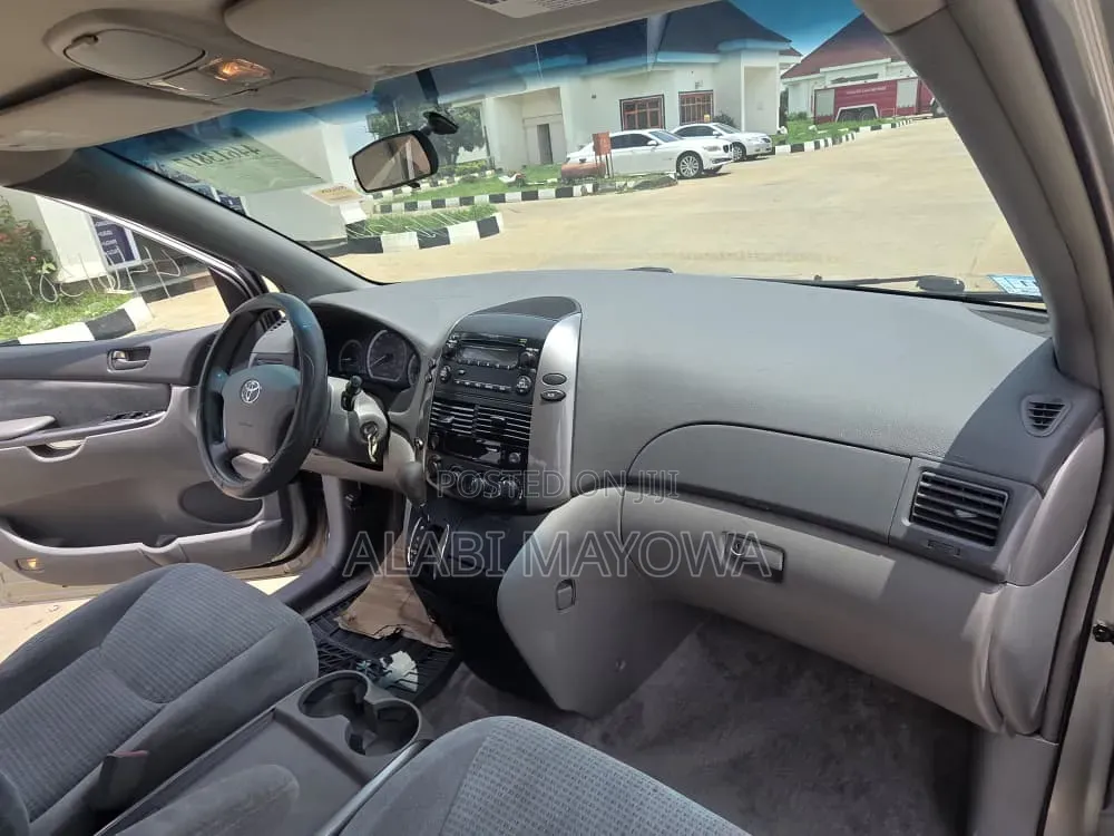 Toyota Sienna 2006 Silver