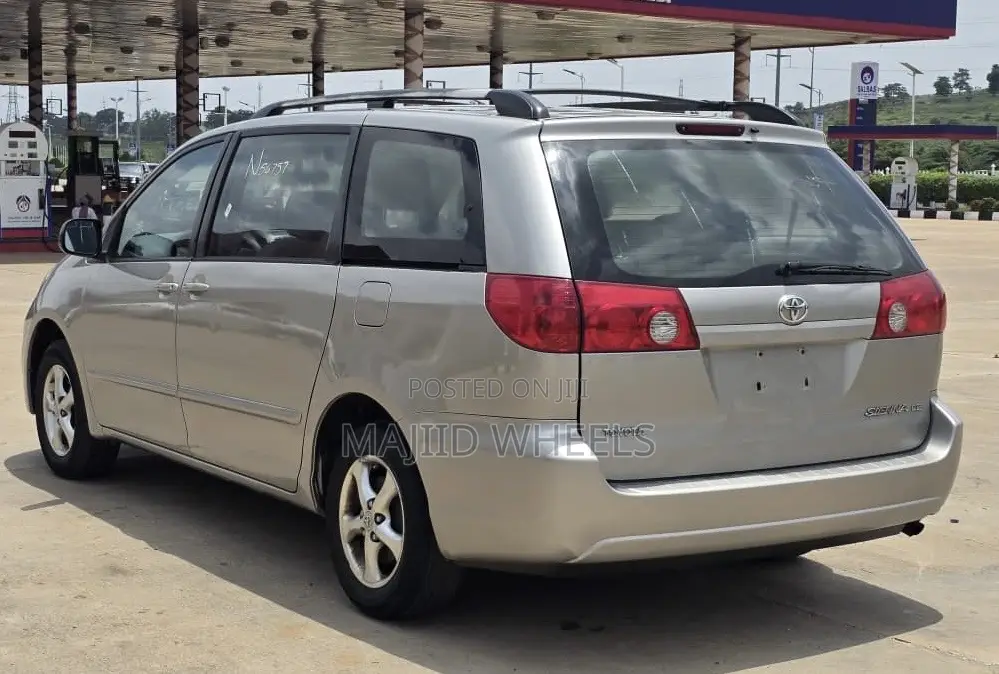 Toyota Sienna 2006 Silver