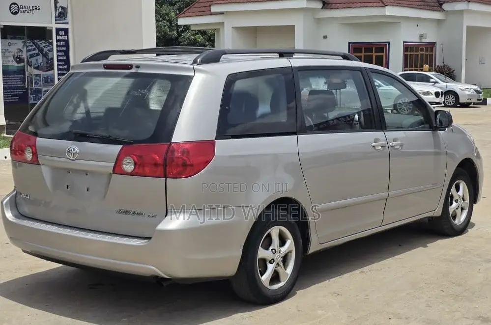 Toyota Sienna 2006 Silver