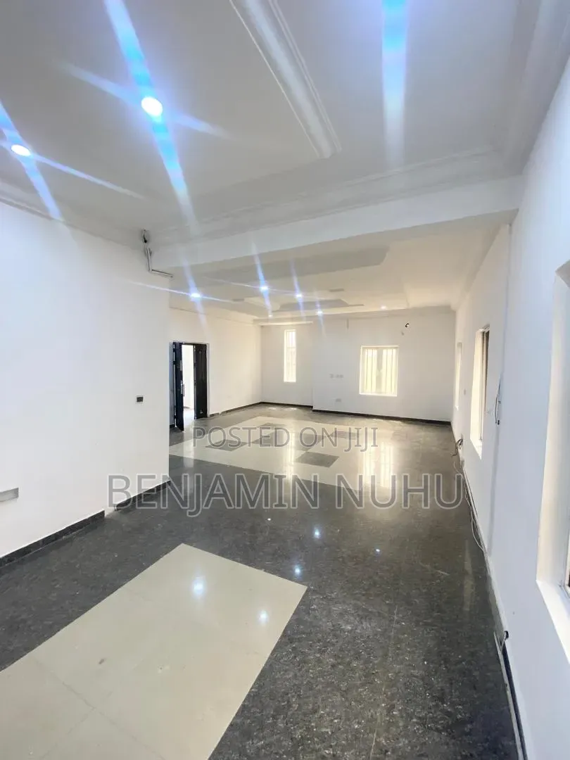 4bdrm Duplex in In A Secure Estate, Lekki Phase 1 for rent
