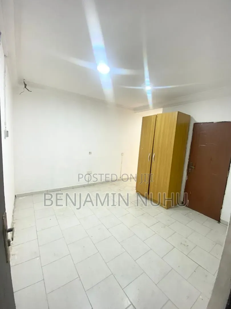 4bdrm Duplex in In A Secure Estate, Lekki Phase 1 for rent