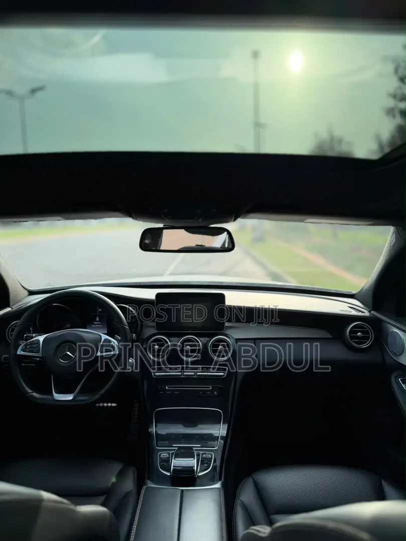 Mercedes-Benz C400 2019 White