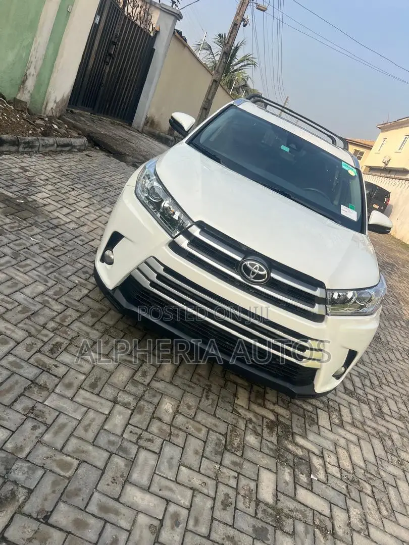 Toyota Highlander XLE 4x2 V6 (3.5L 6cyl 8A) 2018 White