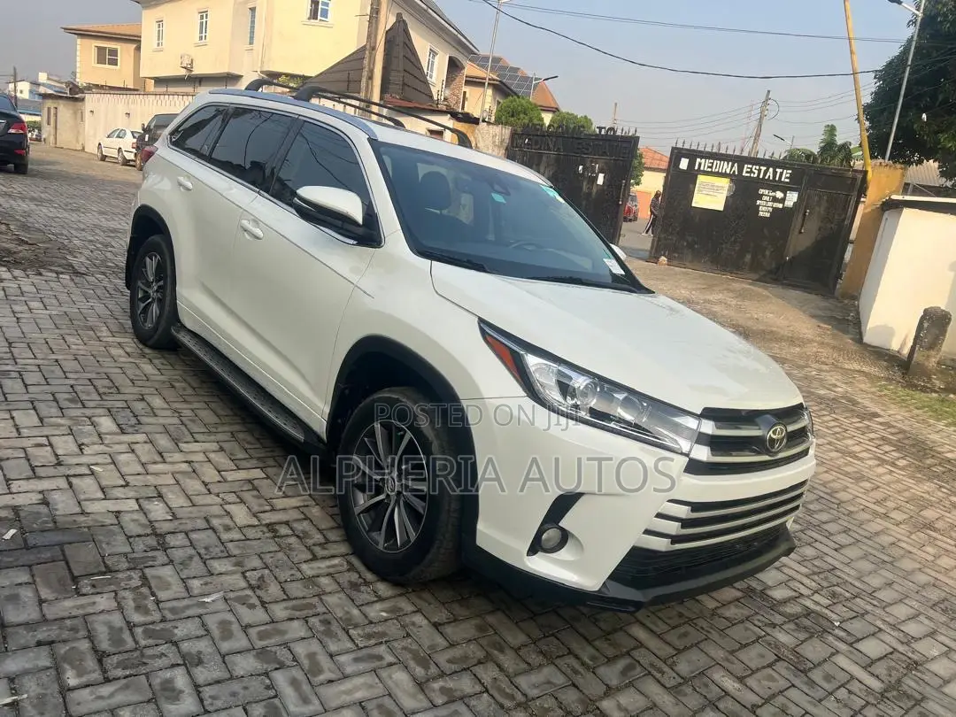Toyota Highlander XLE 4x2 V6 (3.5L 6cyl 8A) 2018 White