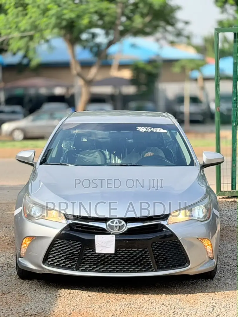 Toyota Camry 2016 Silver