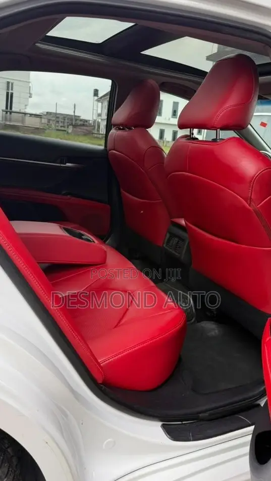 Toyota Camry XSE (2.5L 4cyl 8A) 2019 White