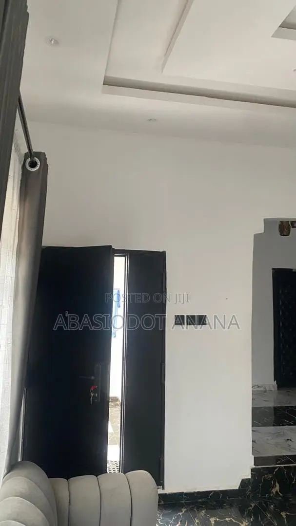 3bdrm Bungalow in Shelter Afrique, Uyo for sale