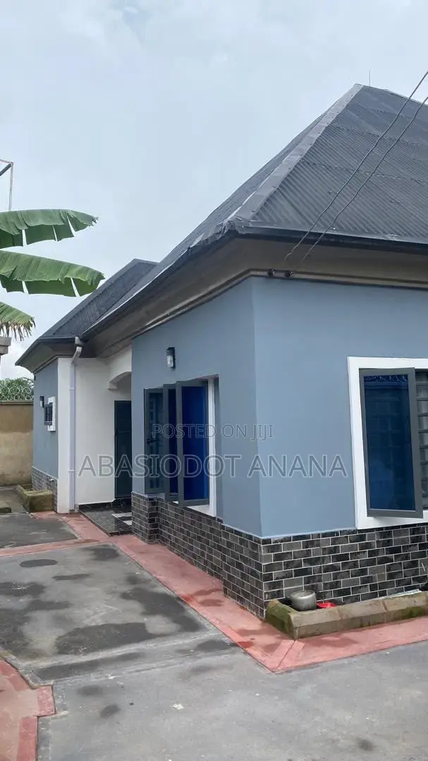3bdrm Bungalow in Shelter Afrique, Uyo for sale