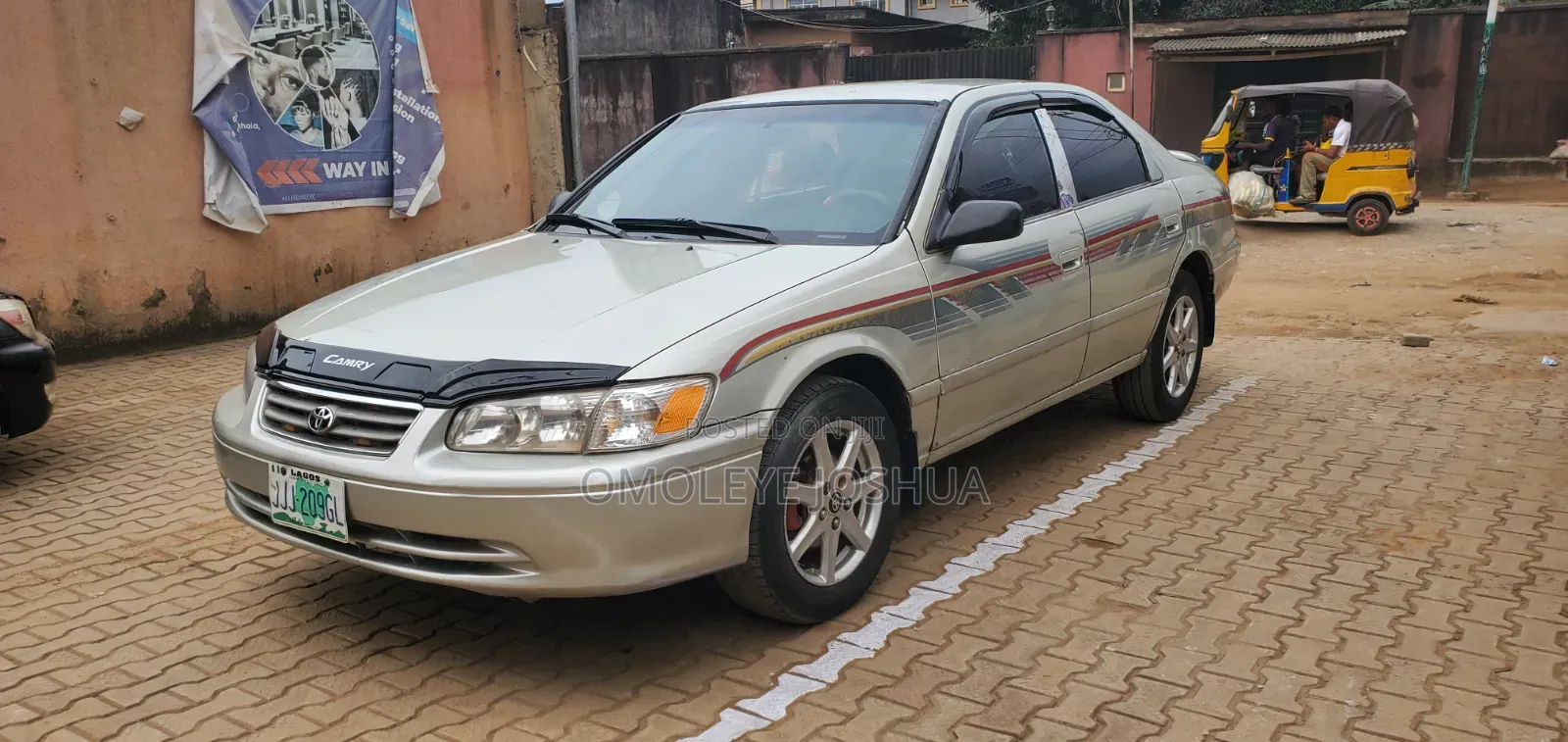 Toyota Camry LE 4dr Sedan (2.4L 4cyl 5M) 2002 Gold