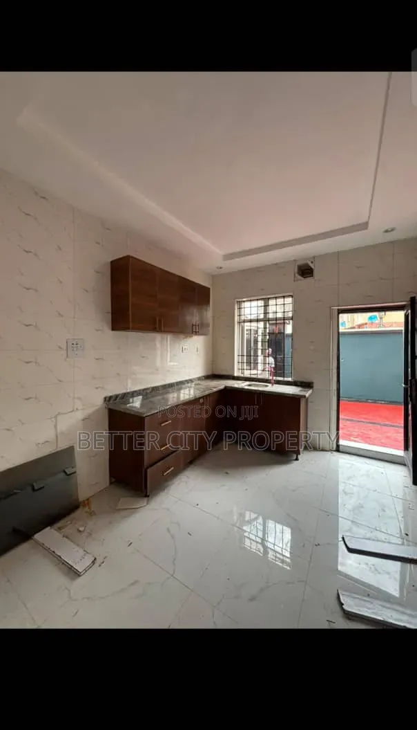 3bdrm Apartment in Magodo Gra I Estate for rent