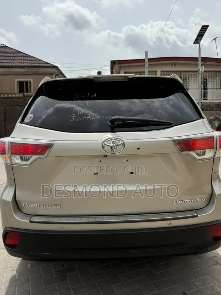 Toyota Highlander Limited Platinum 4dr SUV (3.5L 6cyl 6A) 2015 Gold