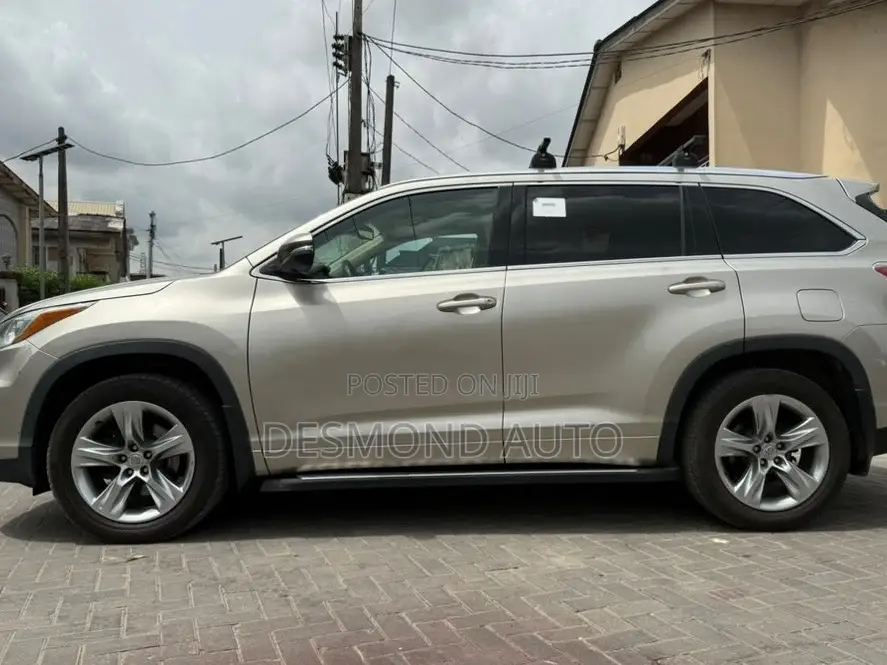 Toyota Highlander Limited Platinum 4dr SUV (3.5L 6cyl 6A) 2015 Gold