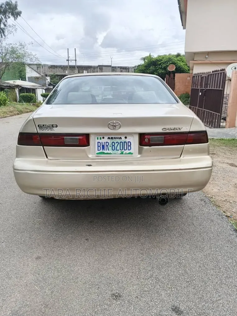 Toyota Camry 2001 Gold