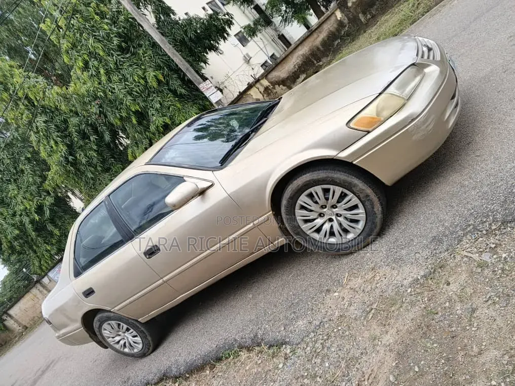 Toyota Camry 2001 Gold