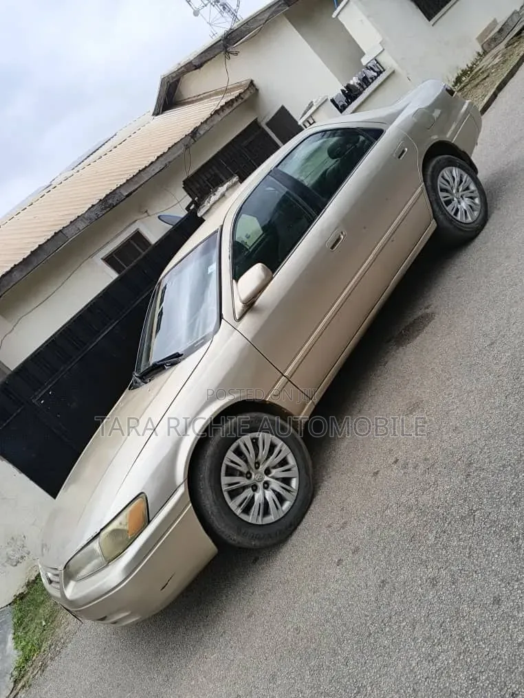 Toyota Camry 2001 Gold