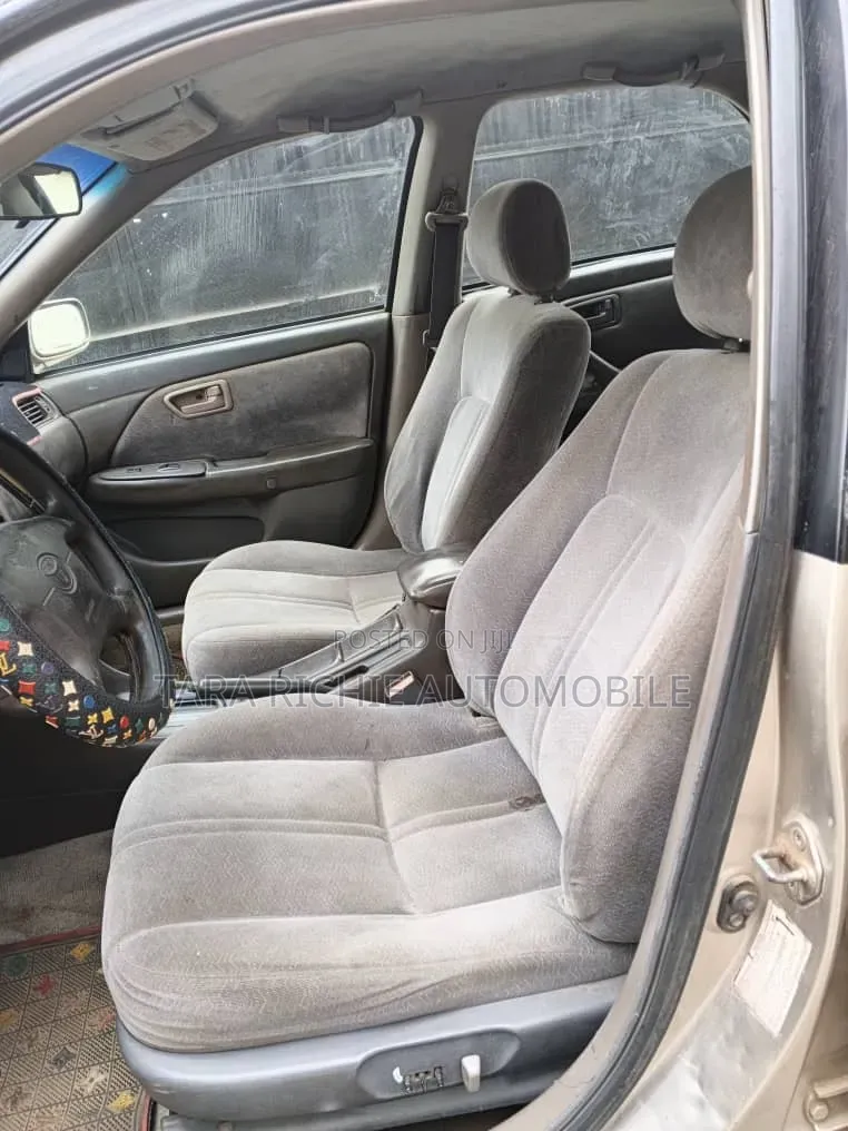 Toyota Camry 2001 Gold