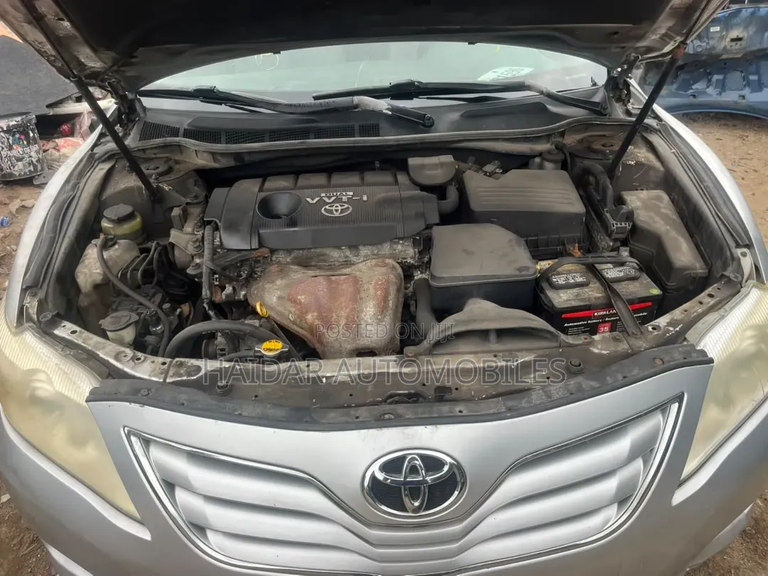 Toyota Camry 2010 Silver