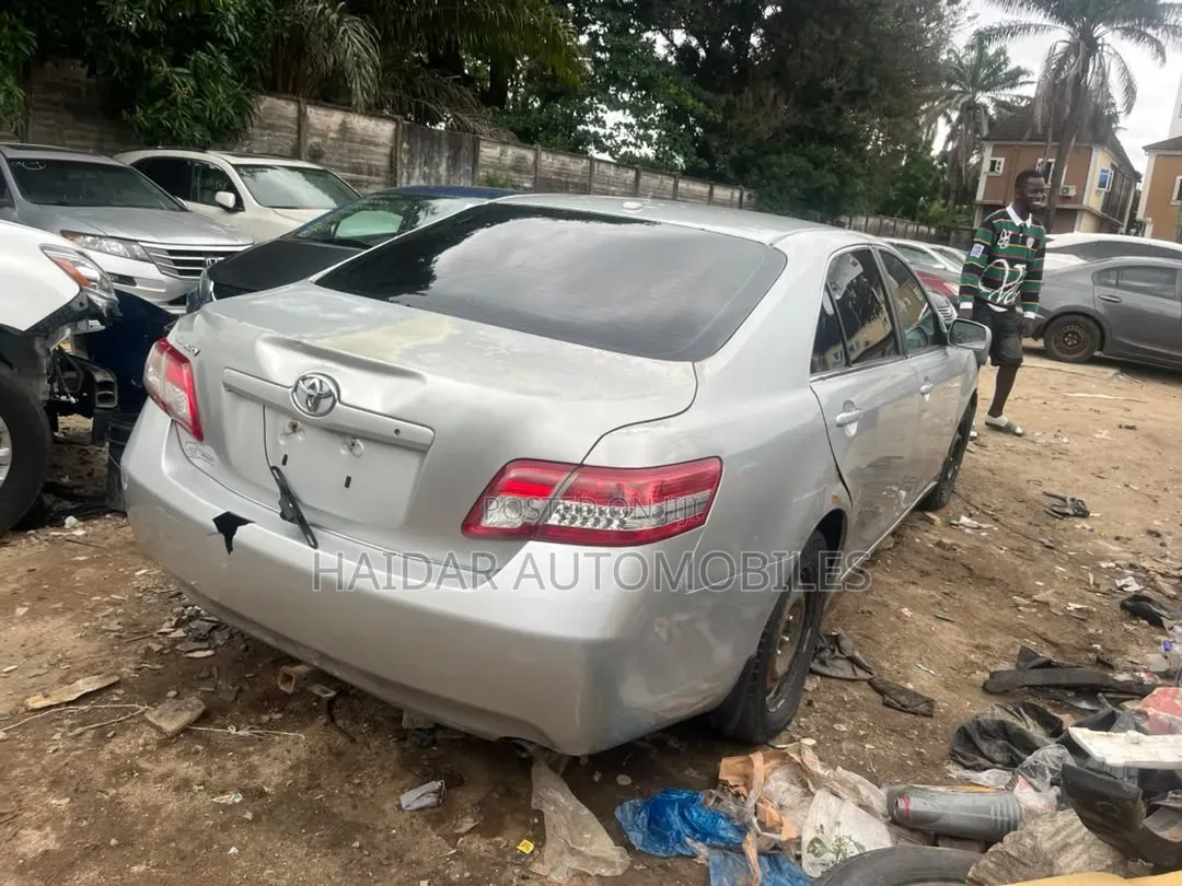 Toyota Camry 2010 Silver