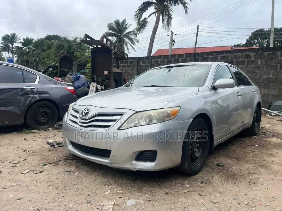 Toyota Camry 2010 Silver