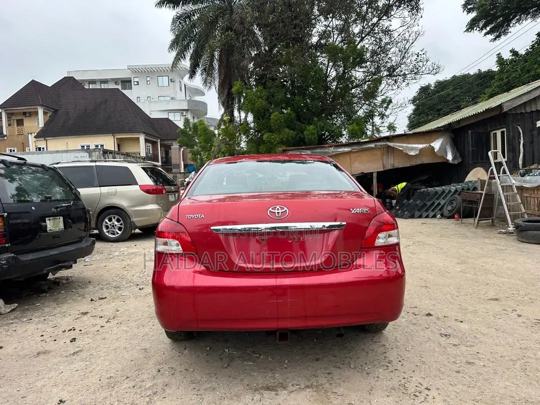 Toyota Yaris 2010 Maroon