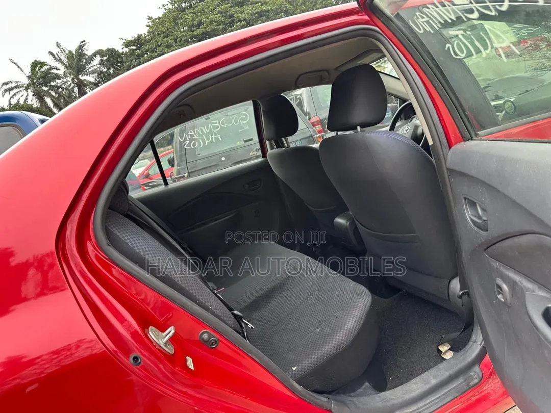 Toyota Yaris 2010 Maroon