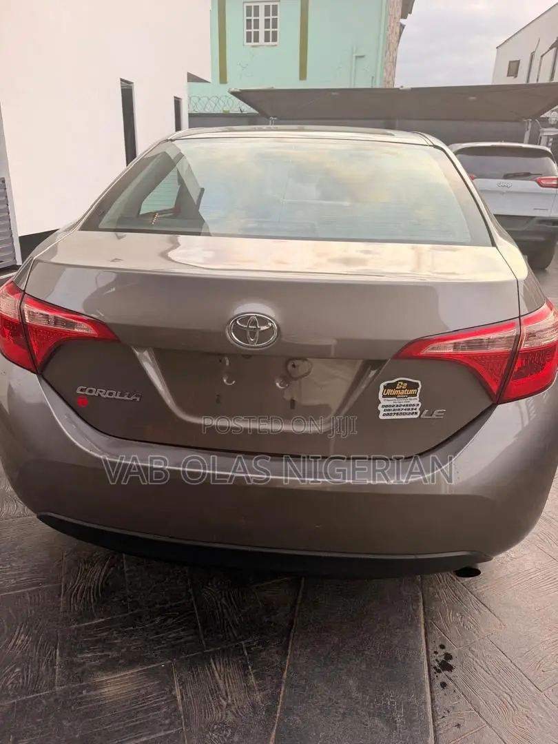 Toyota Corolla LE (1.8L 4cyl 2A) 2018 Brown