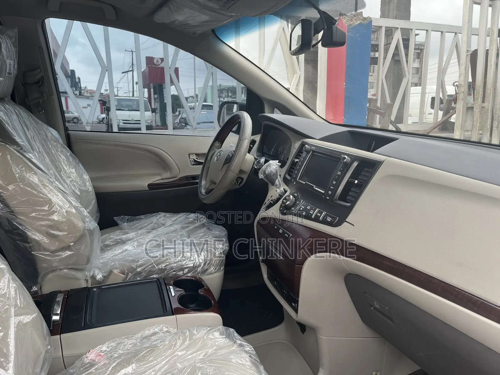 Toyota Sienna XLE 8 Passenger 2012 White