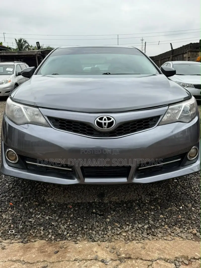 Toyota Camry SE 4dr Sedan (2.5L 4cyl 6A) 2012 Gray
