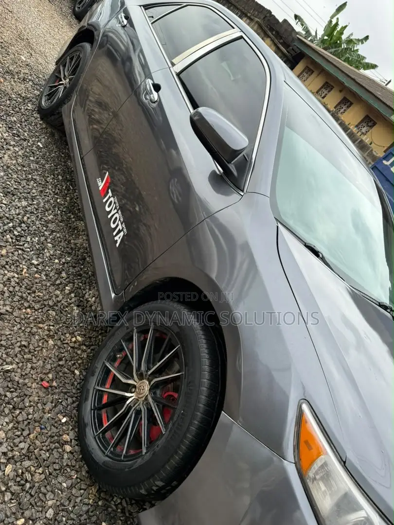 Toyota Camry SE 4dr Sedan (2.5L 4cyl 6A) 2012 Gray