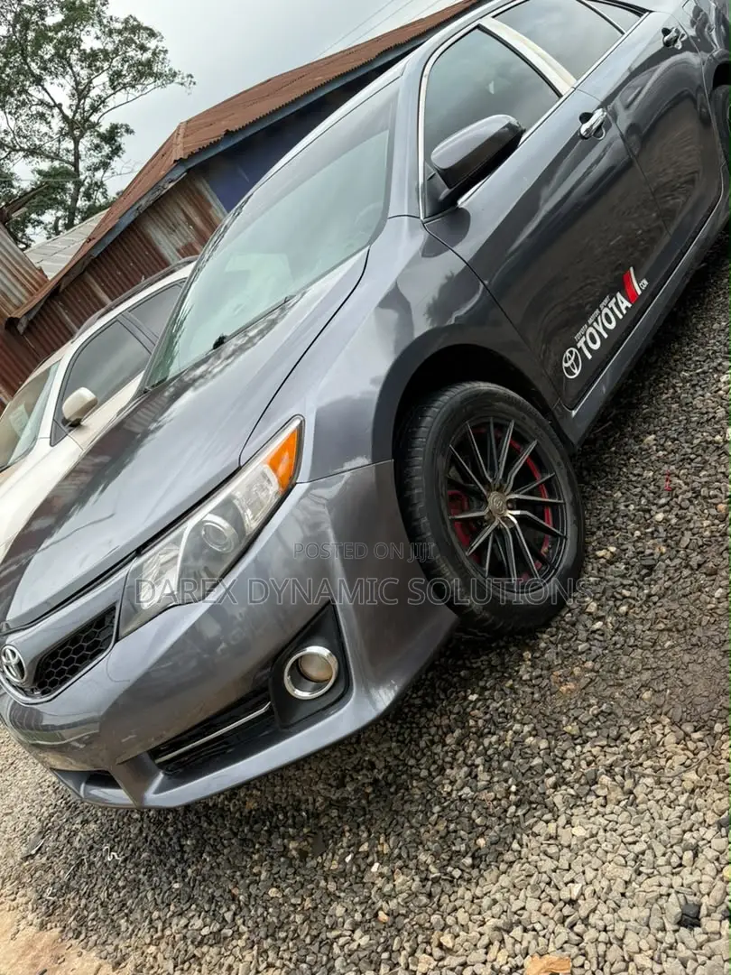Toyota Camry SE 4dr Sedan (2.5L 4cyl 6A) 2012 Gray