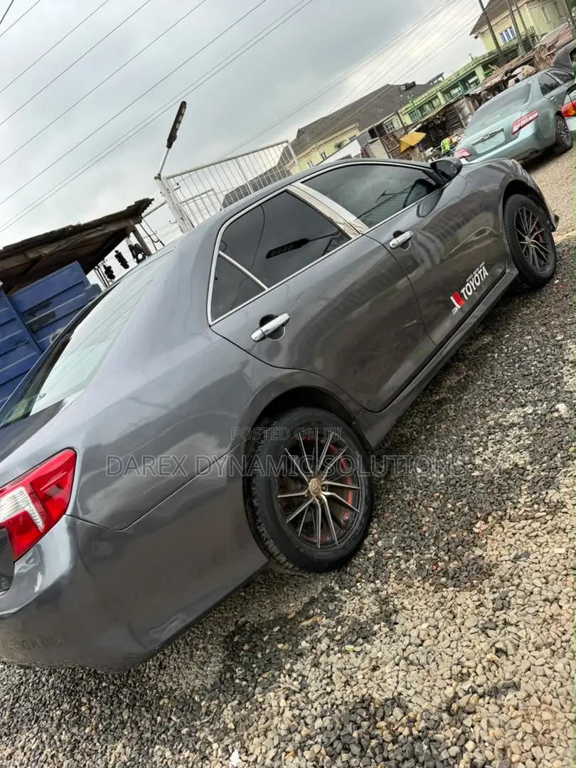 Toyota Camry SE 4dr Sedan (2.5L 4cyl 6A) 2012 Gray