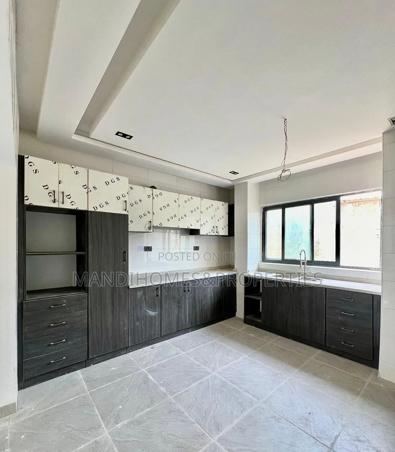 4bdrm Townhouse/Terrace in Lekki for sale