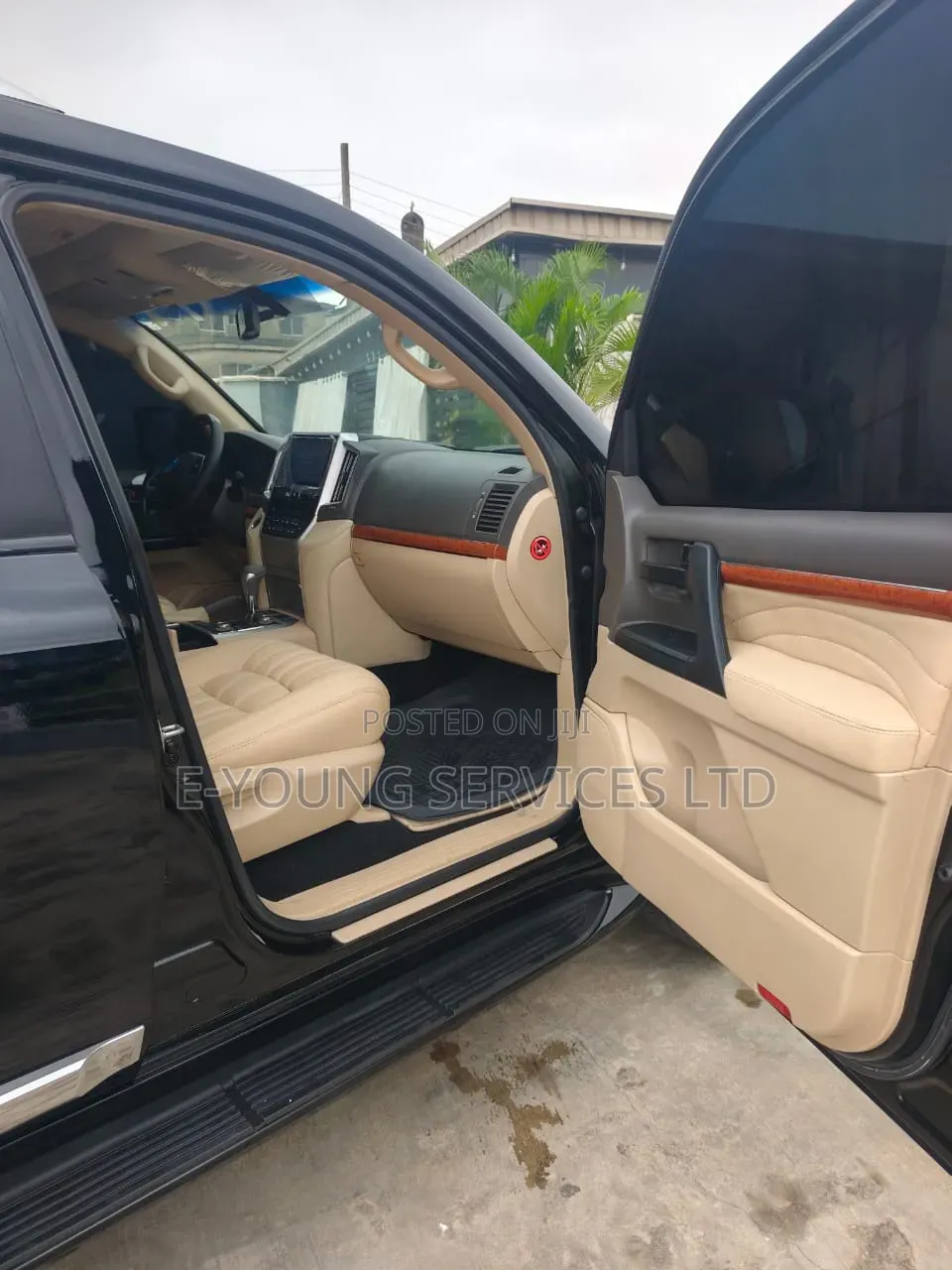 Toyota Land Cruiser 4.6 V8 GXR 2017 Black