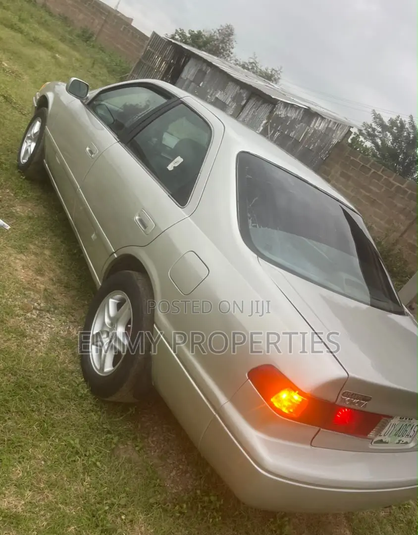 Toyota Camry 2002 Silver