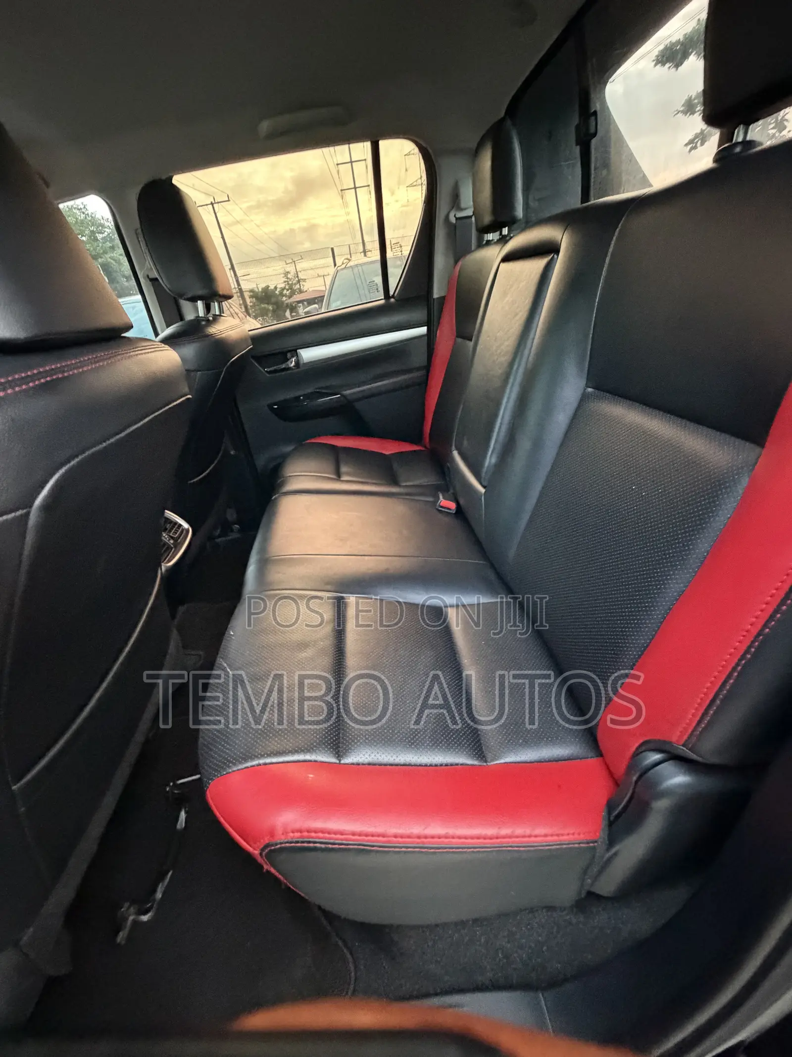 Toyota Hilux 2024 Black