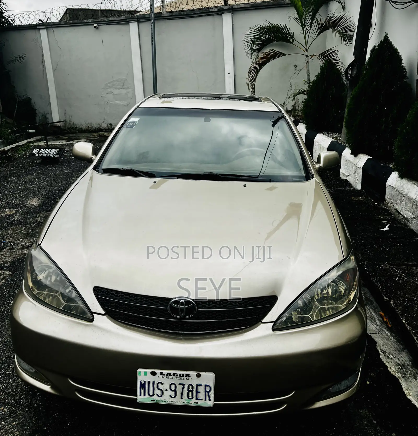 Toyota Camry XLE 4dr Sedan (2.4L 4cyl 4A) 2004 Gold