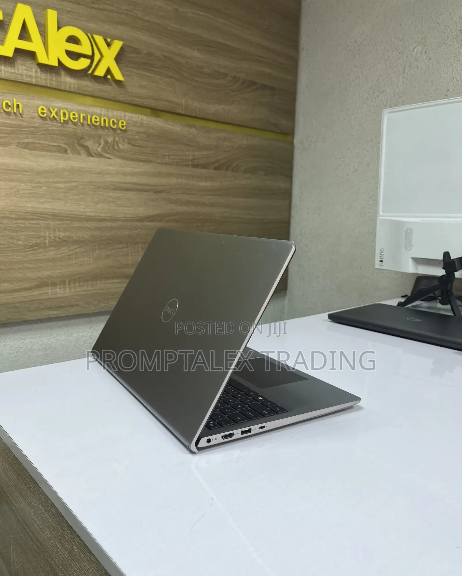 Laptop Dell Vostro 15 3530 16GB Intel Core i7 SSD 256GB