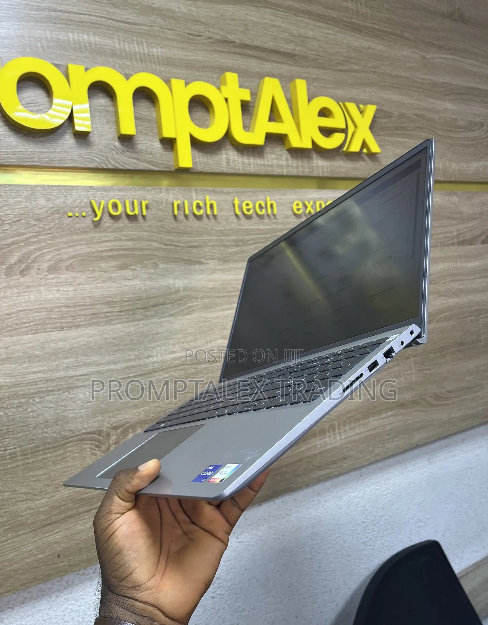 Laptop Dell Vostro 15 3530 16GB Intel Core i7 SSD 256GB