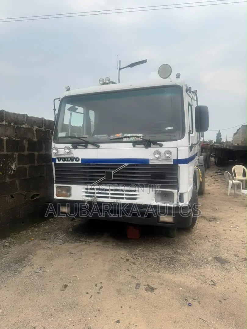 Volvo Heavy-Duty Trucks 2000 White